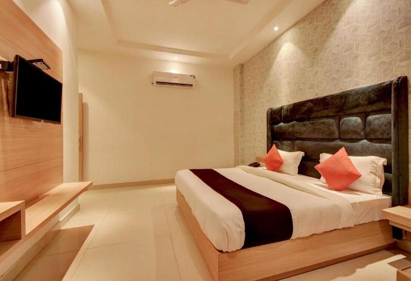 בית מלון כפרי Capital O Asr434 Golden Feather