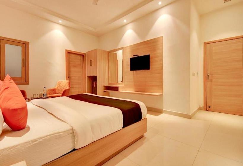 בית מלון כפרי Capital O Asr434 Golden Feather