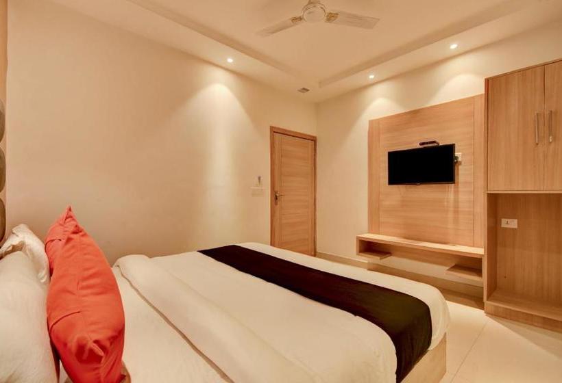 בית מלון כפרי Capital O Asr434 Golden Feather