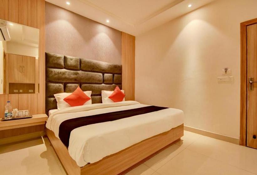 בית מלון כפרי Capital O Asr434 Golden Feather