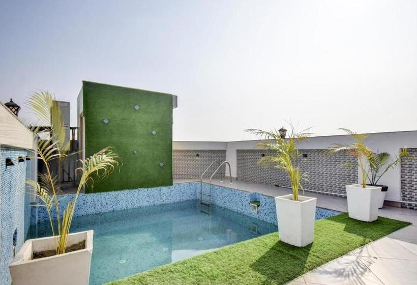 בית מלון כפרי Capital O Asr434 Golden Feather