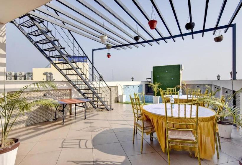 בית מלון כפרי Capital O Asr434 Golden Feather