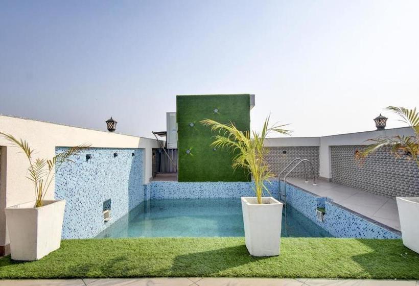 בית מלון כפרי Capital O Asr434 Golden Feather