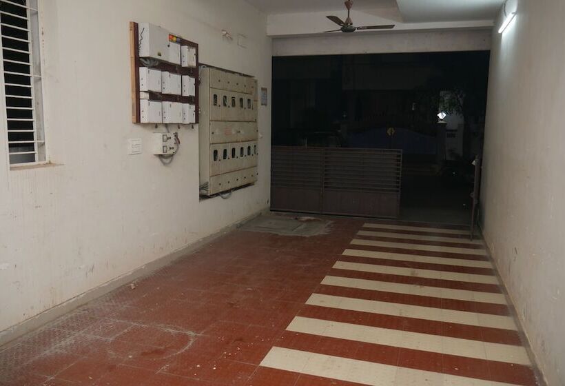 فندق Kubera Service Apartments