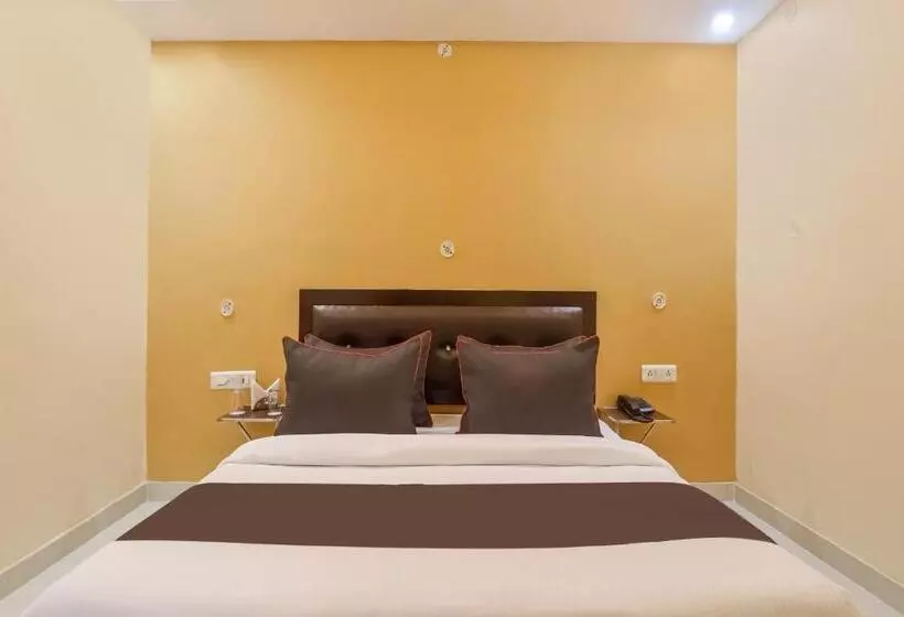 ホテル Collection O M V Inn Near Chaudhary Charan Singh International Airport