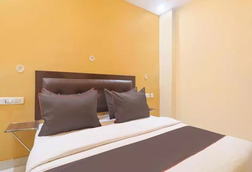 ホテル Collection O M V Inn Near Chaudhary Charan Singh International Airport