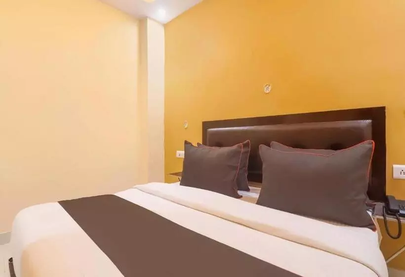 ホテル Collection O M V Inn Near Chaudhary Charan Singh International Airport