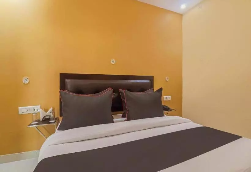 ホテル Collection O M V Inn Near Chaudhary Charan Singh International Airport