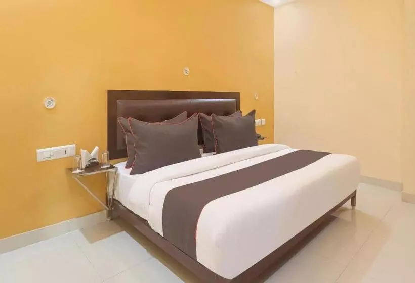 ホテル Collection O M V Inn Near Chaudhary Charan Singh International Airport