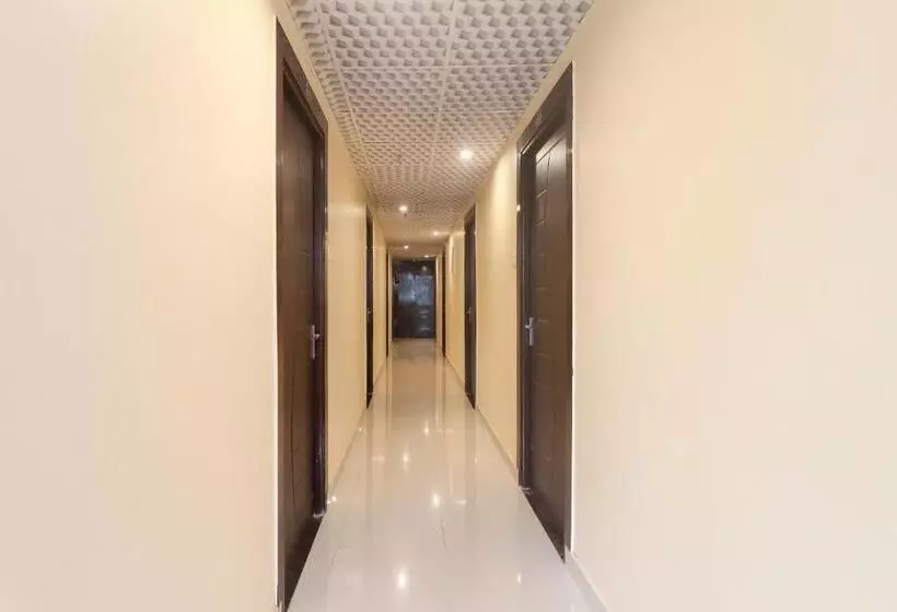 ホテル Collection O M V Inn Near Chaudhary Charan Singh International Airport