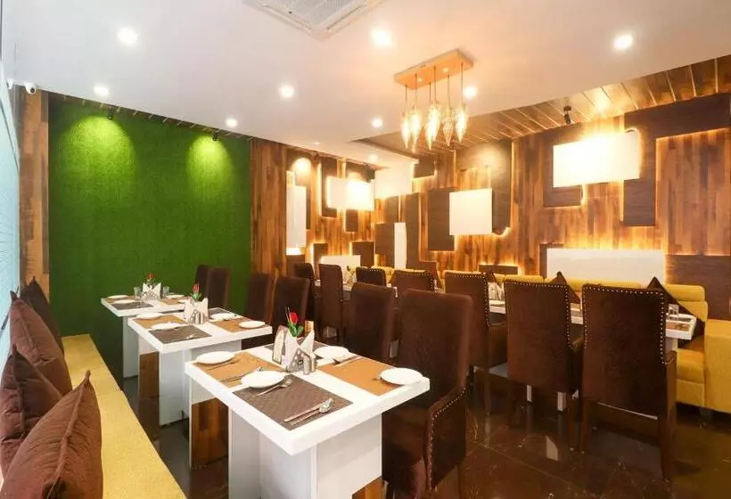 ホテル Collection O M V Inn Near Chaudhary Charan Singh International Airport