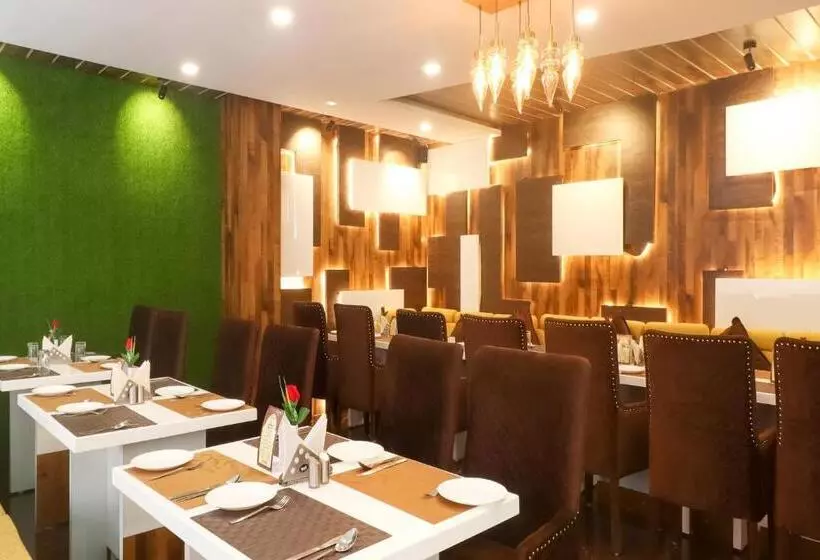 ホテル Collection O M V Inn Near Chaudhary Charan Singh International Airport
