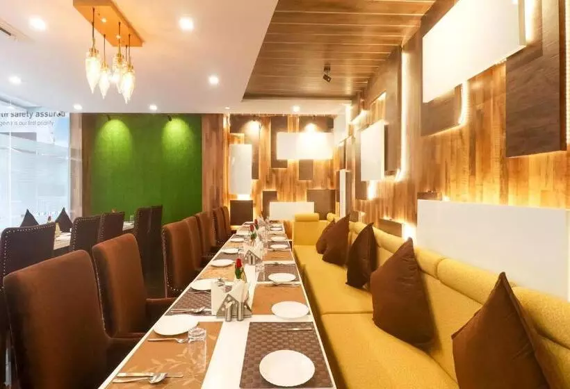 ホテル Collection O M V Inn Near Chaudhary Charan Singh International Airport