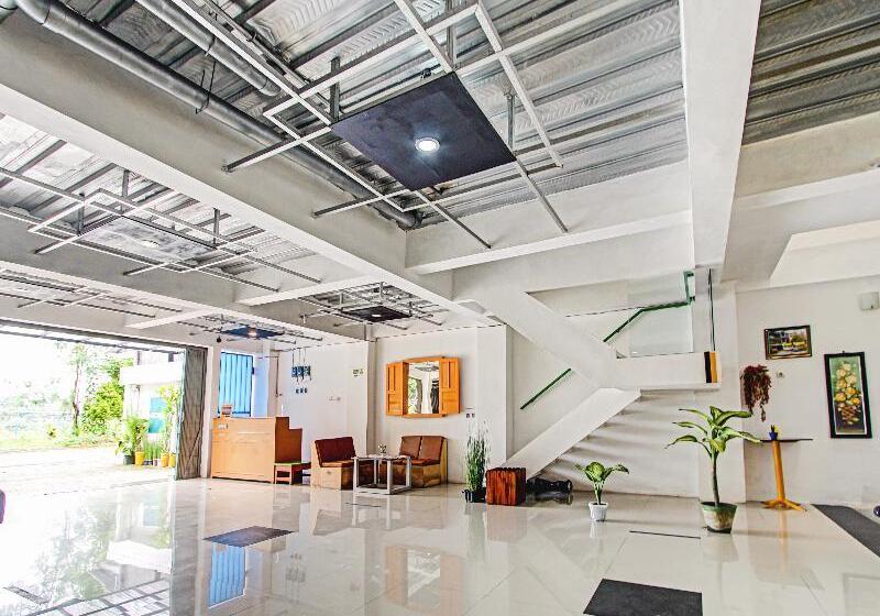 Hotel Oyo 90248 D Em Homestay