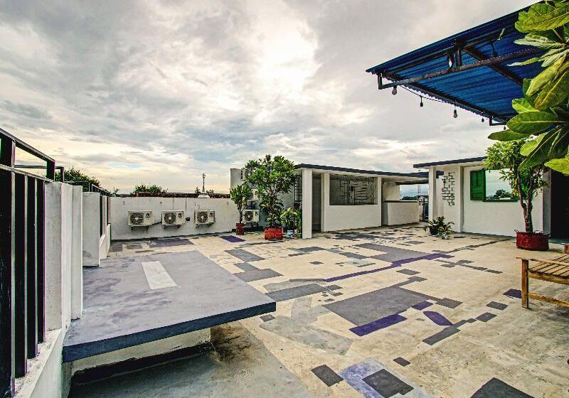 Hotel Oyo 90248 D Em Homestay