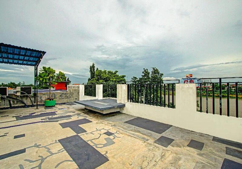 Hotel Oyo 90248 D Em Homestay