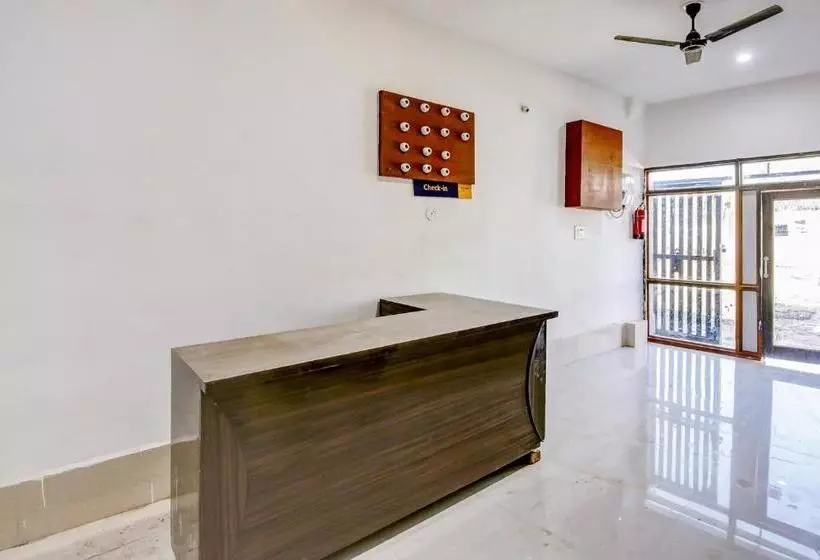 Hotelli Spot On 67006  Ar Residency