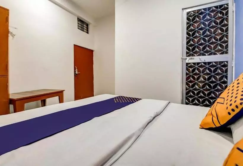 Hotelli Spot On 67006  Ar Residency