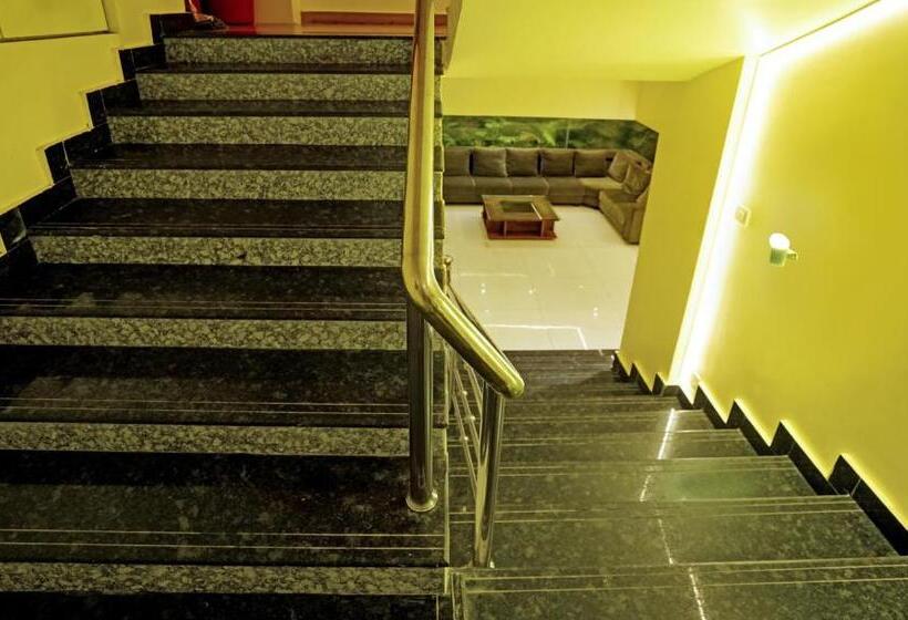 Szálloda Treebo Golden Nest