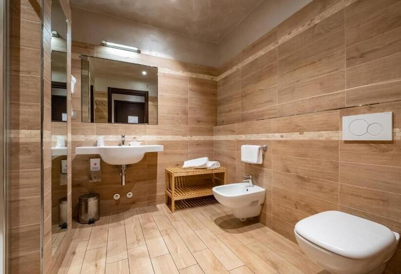 ペンション Nanà