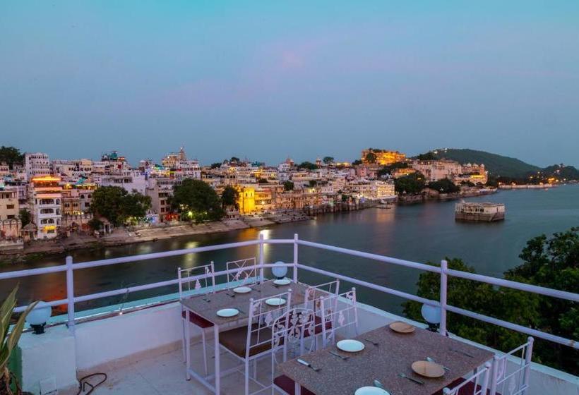 Hotel Hanuman Ghat On Lake Pichola