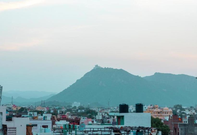 Hotel Hanuman Ghat On Lake Pichola