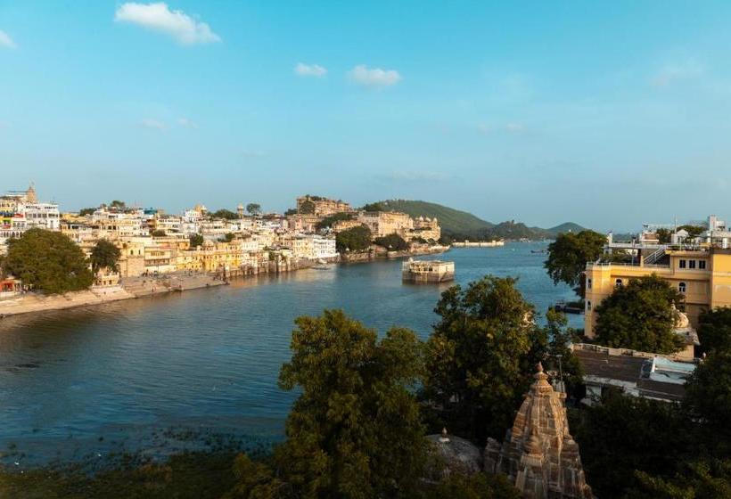 Hotel Hanuman Ghat On Lake Pichola