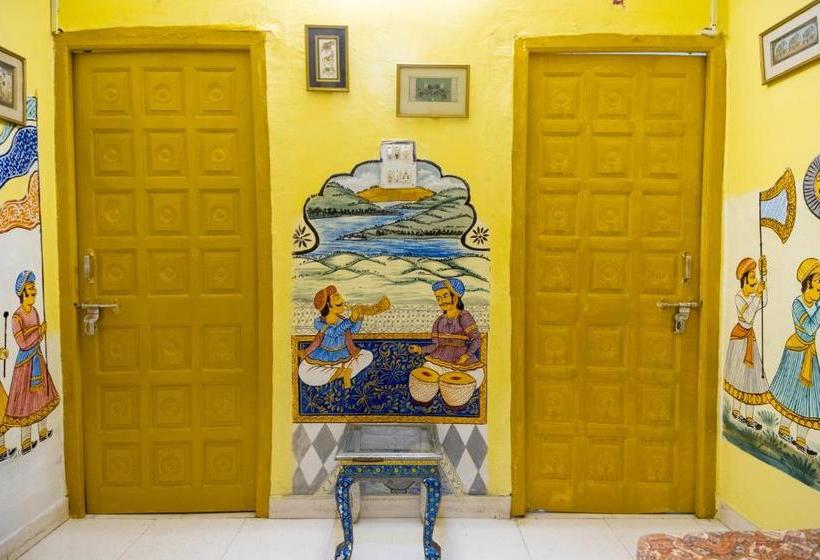 Hotel Hanuman Ghat On Lake Pichola