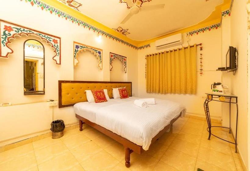 Hotel Hanuman Ghat On Lake Pichola