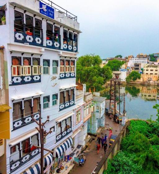 Hotel Hanuman Ghat On Lake Pichola