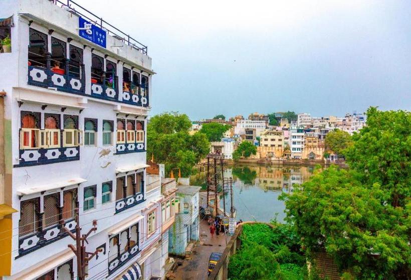 Hotel Hanuman Ghat On Lake Pichola