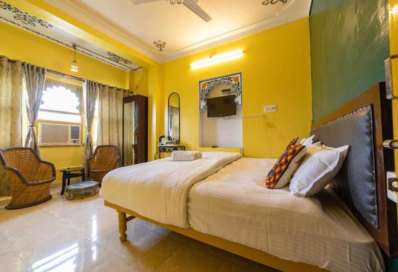 Hotel Hanuman Ghat On Lake Pichola