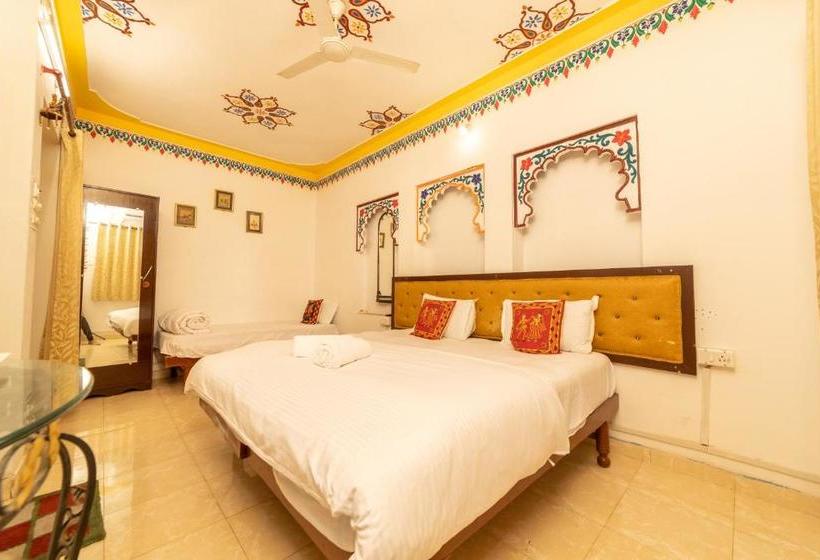 Hotel Hanuman Ghat On Lake Pichola