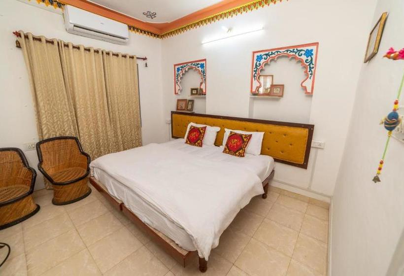 Hotel Hanuman Ghat On Lake Pichola