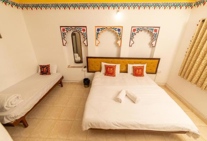 Hotel Hanuman Ghat On Lake Pichola