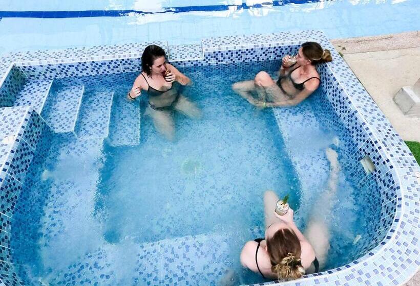 فندق Mama Tungu Hostel