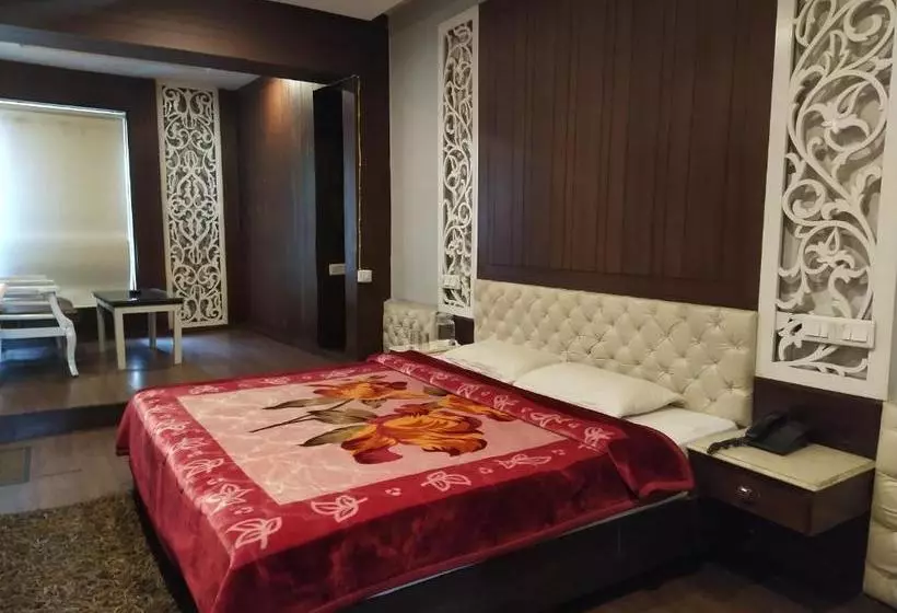 Hotel Parkwood At Mall Road