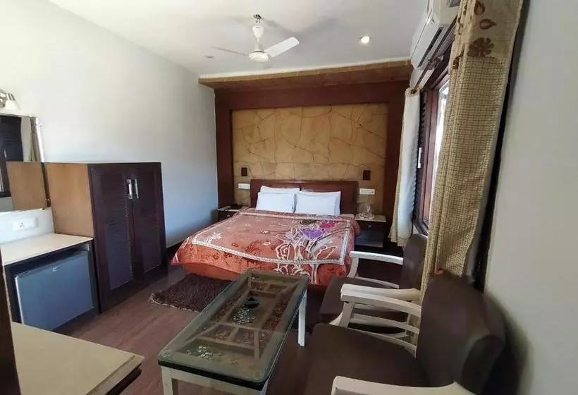 Hotel Parkwood At Mall Road