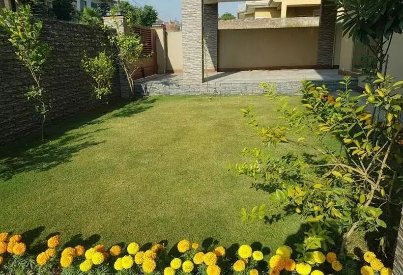 پانسیون Alpha Guest House
