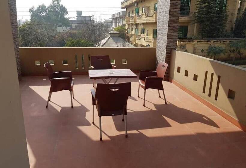 پانسیون Alpha Guest House