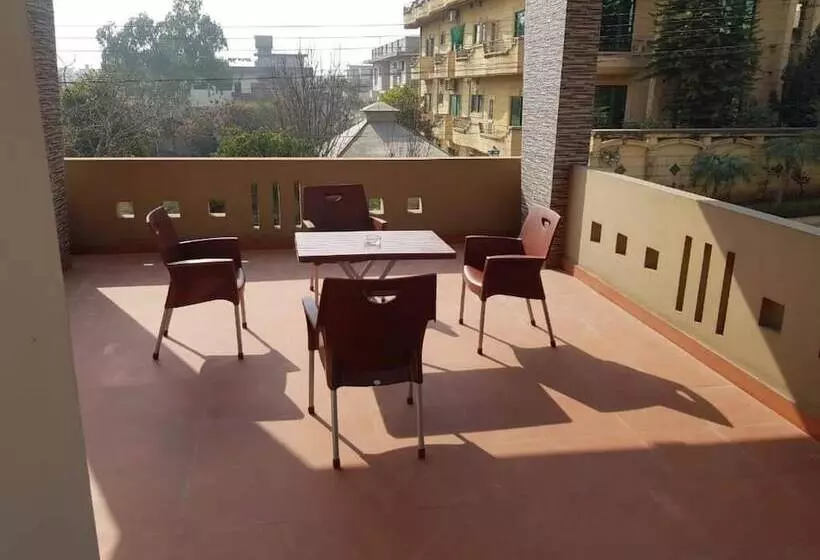 پانسیون Alpha Guest House