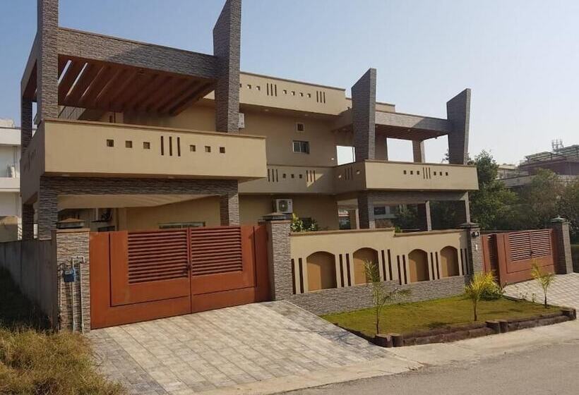 پانسیون Alpha Guest House