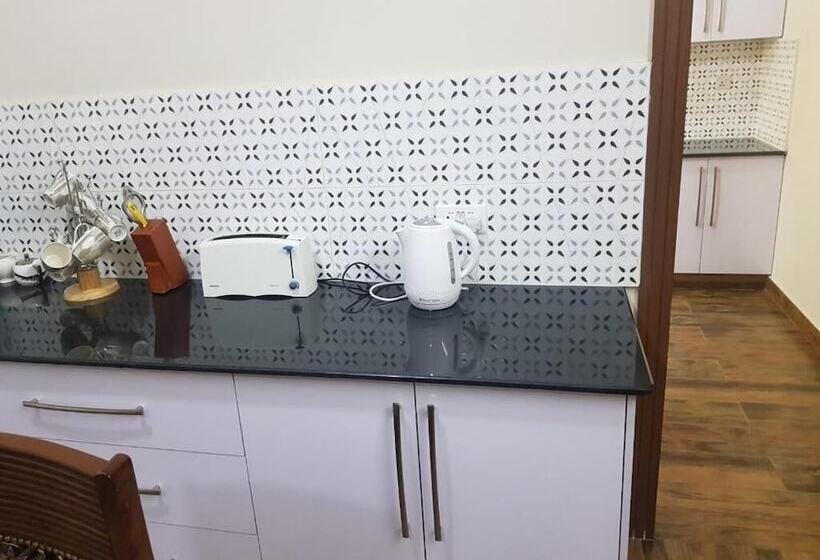 پانسیون Alpha Guest House