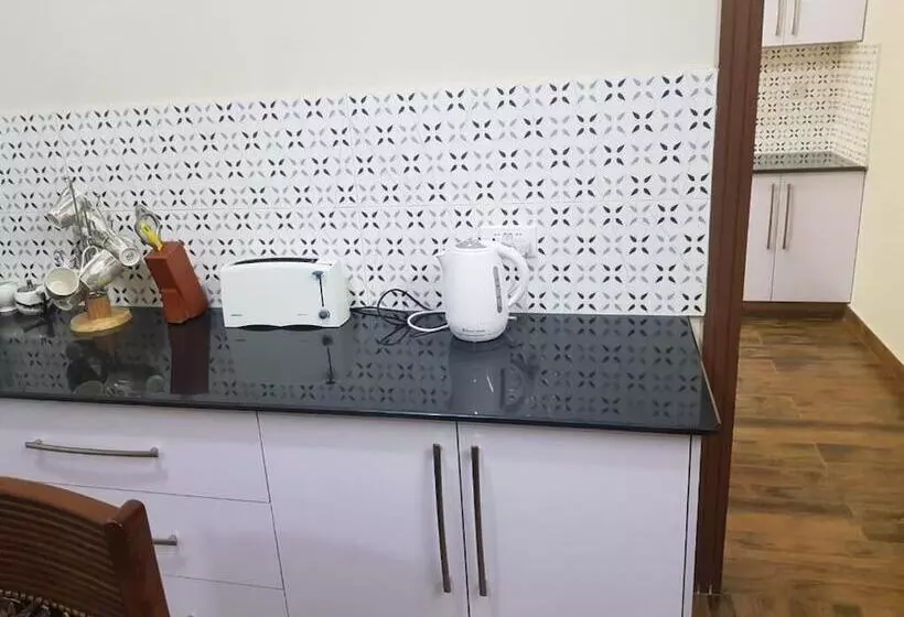 پانسیون Alpha Guest House