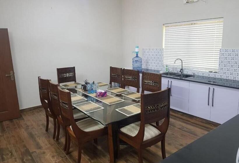 پانسیون Alpha Guest House