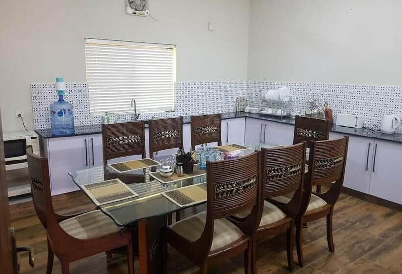 پانسیون Alpha Guest House