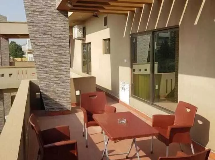 پانسیون Alpha Guest House