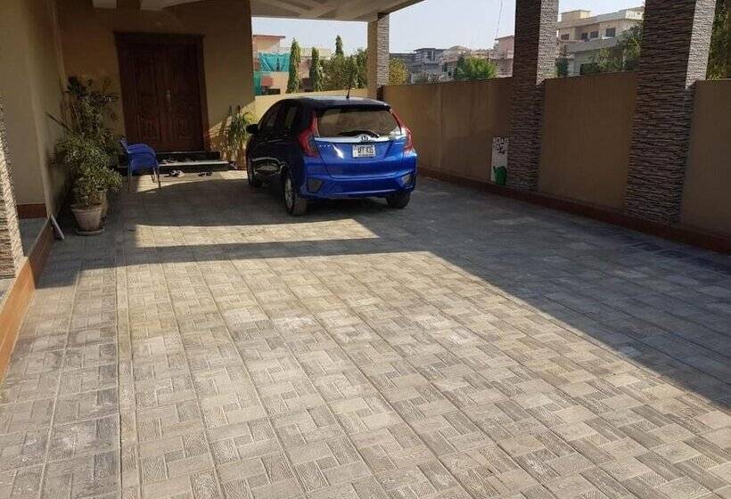 پانسیون Alpha Guest House