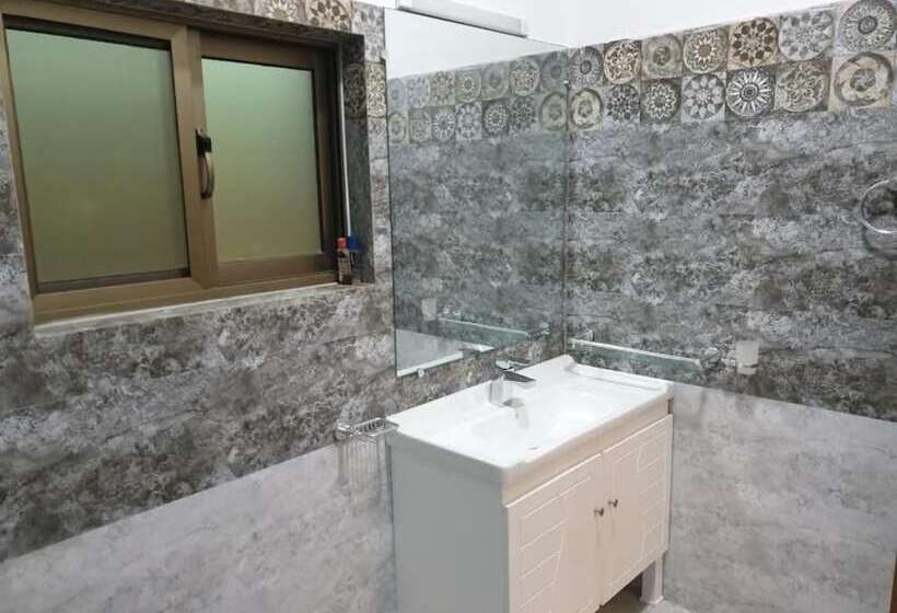 پانسیون Alpha Guest House