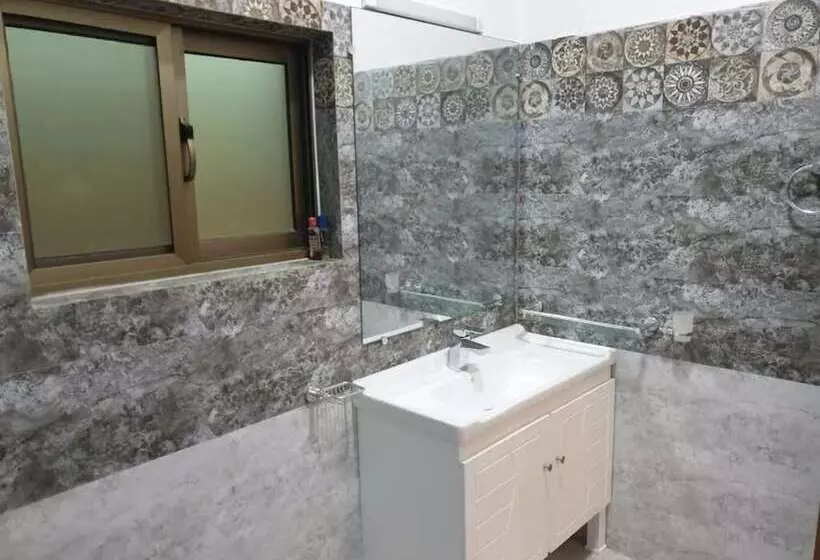 پانسیون Alpha Guest House